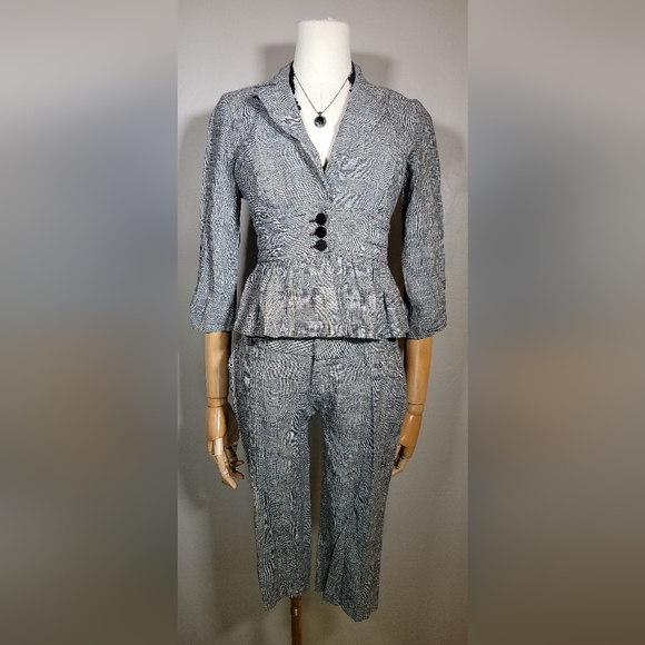 Candie's Pants - 🚨Sale🚨Vintage 1980's Candies 2 piece Blazer/ Capri Suit, size Small/3